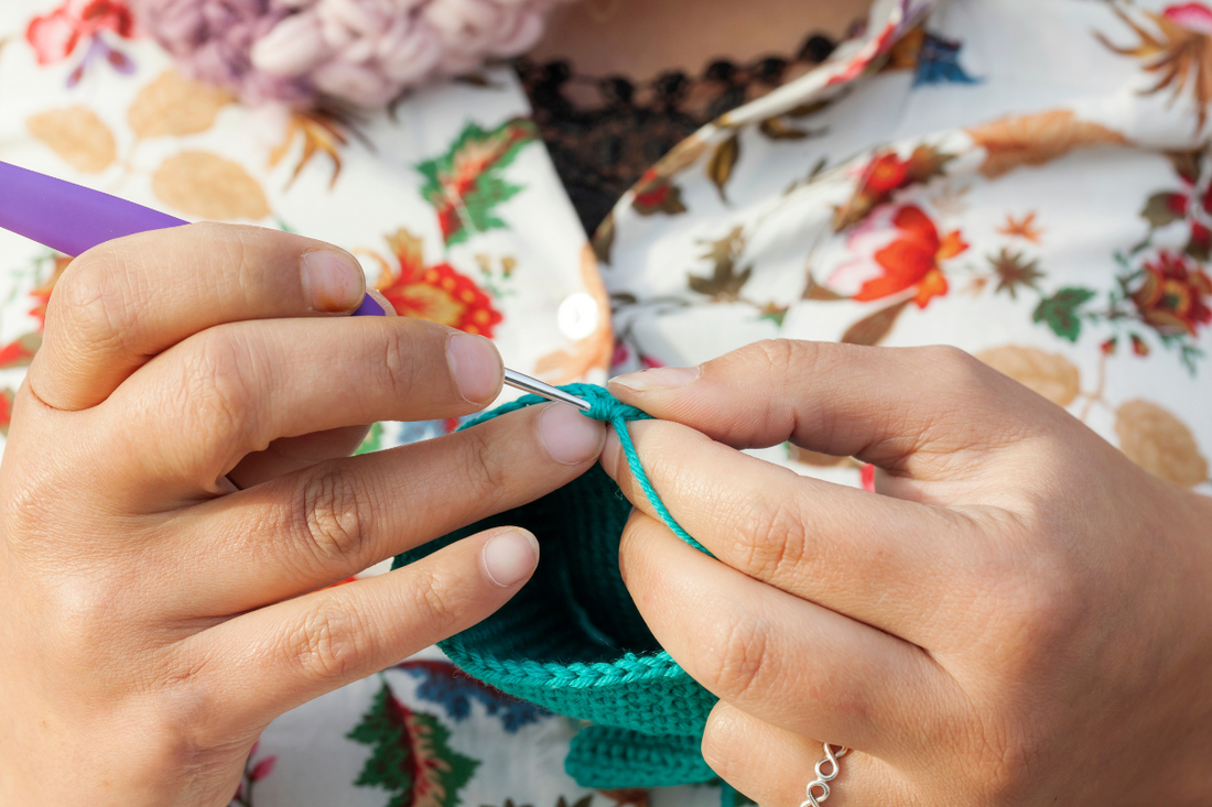How to Crochet Mittens (Free Crochet Pattern)