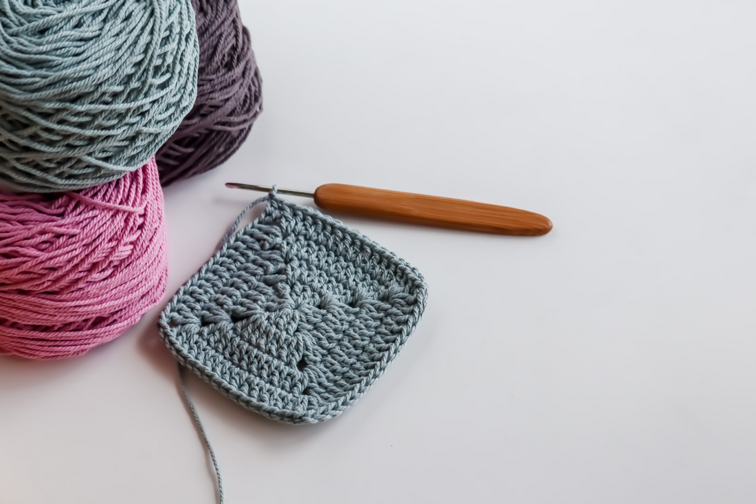 Granny Square Crochet Bag - Free Pattern
